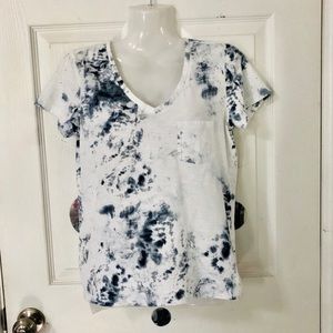 UNIVERSAL THREADS: t shirt